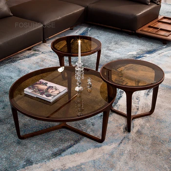 איטלקי אור יוקרה שולחנות קפה מודרני פשוט הרהיטים בסלון אגוז עגול שולחן קפה זכוכית מחוסמת ליד השולחן.